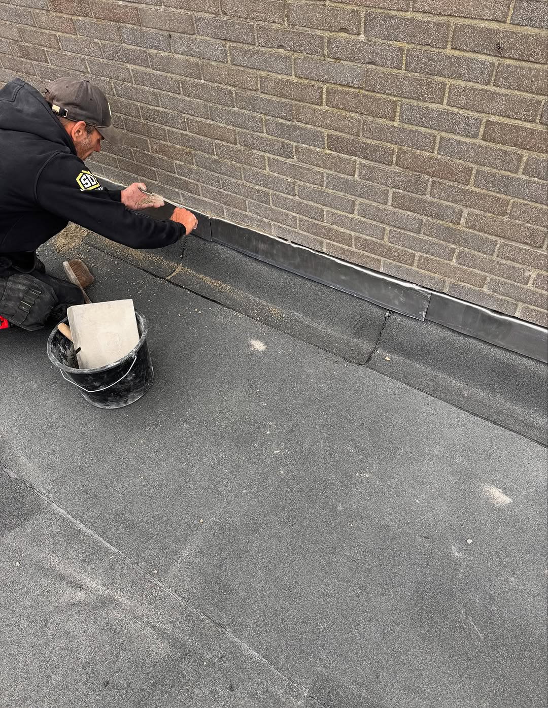 Renovatie bitumendak – PIR isolatie 140mm en APP-leislag met loodwerk