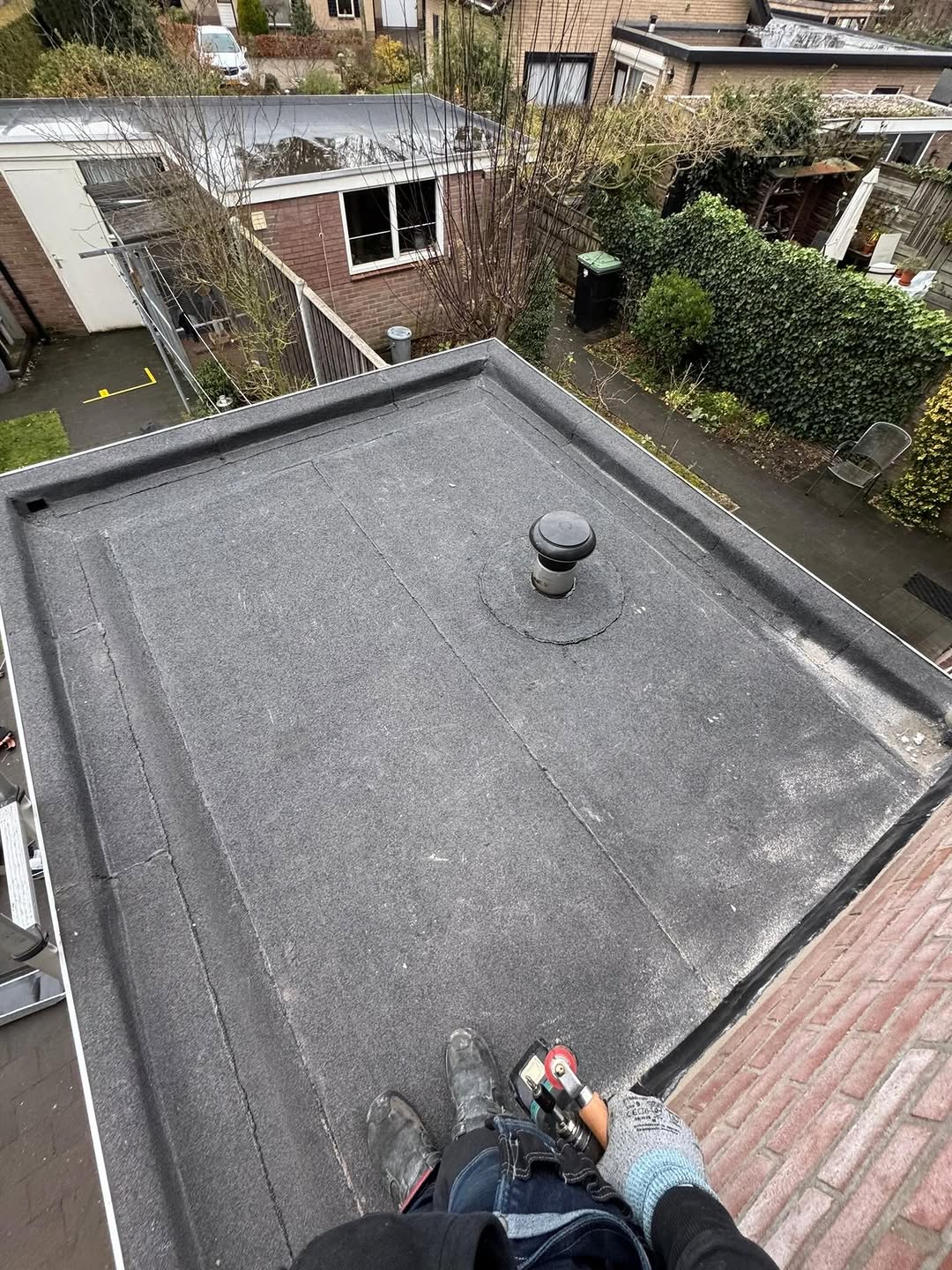 Verduurzaamd bitumendak aanbouw met isolatie