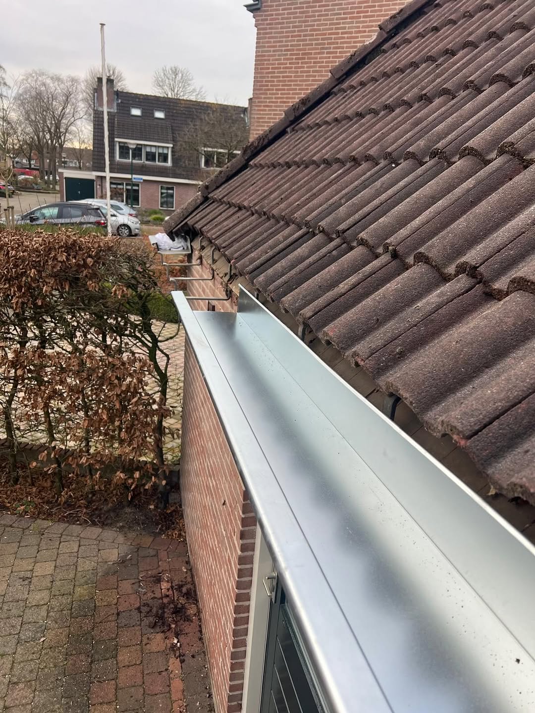 Complete dakrenovatie met zinken dakgoten en ondervorsten