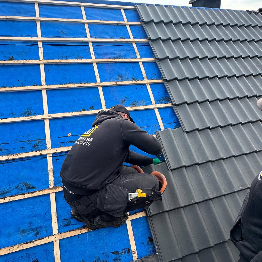 Hellend dak renovatie 75m² met Velux dakraam