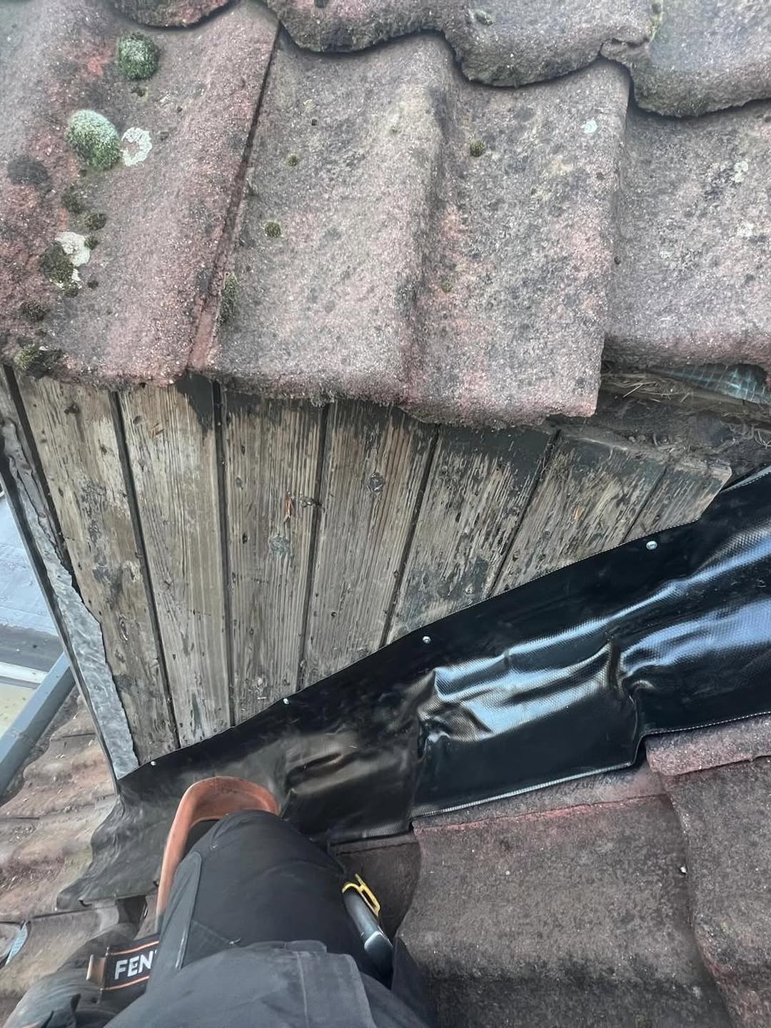 Dakkapel vernieuwd met verduurzaamd eco-lood en nette aansluitingen